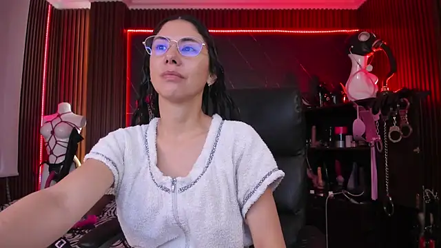 Snapshot of XiaQueen chatting on 10/30/25, 11:19 XiaQueen online show from 10/30/25, 11:19