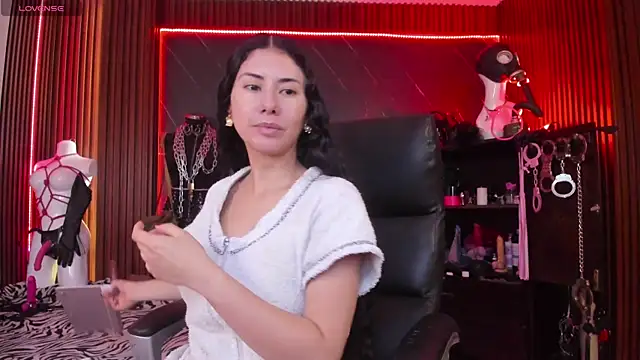 Snapshot of XiaQueen chatting on 12/17/25, 01:16 XiaQueen online show from 12/17/25, 01:16