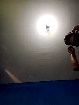 Snapshot of 1Dseralmora2 chatting on 10/17/25, 08:32 1Dseralmora2 online show from 10/17/25, 08:32