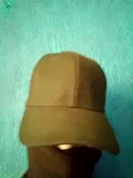 Snapshot of 1Dseralmora2 chatting on 10/25/25, 04:18 1Dseralmora2 online show from 10/25/25, 04:18