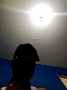 Snapshot of 1Dseralmora2 chatting on 10/22/25, 09:35 1Dseralmora2 online show from 10/22/25, 09:35