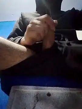 Snapshot of 1Dseralmora2 chatting on 10/01/25, 04:06 1Dseralmora2 online show from 10/01/25, 04:06