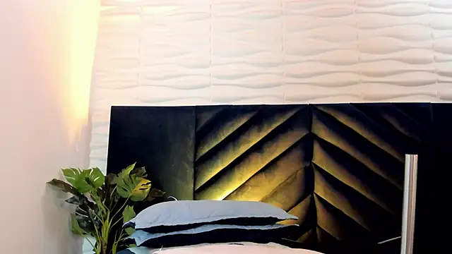 Gabriell ramirez online show from 10/31/25, 04:20