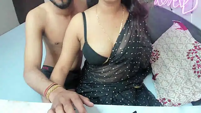 Snapshot of Queen_Couple chatting on 10/29/25, 06:34 Queen Couple online show from 10/29/25, 06:34