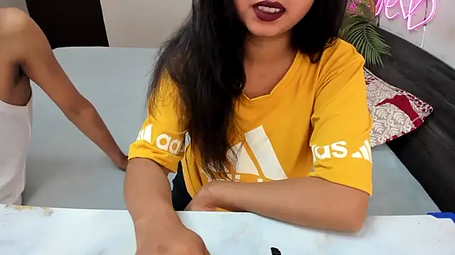 Snapshot of Queen_Couple chatting on 09/09/25, 06:45 Queen Couple online show from 09/09/25, 06:45