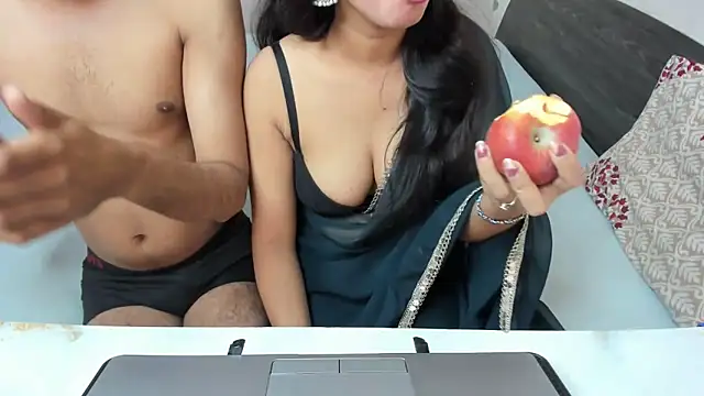 Queen Couple online show from 11/30/25, 05:08