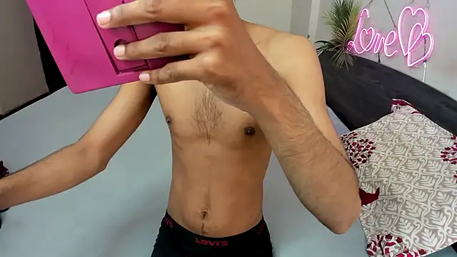 Snapshot of Queen_Couple chatting on 09/20/25, 05:56 Queen Couple online show from 09/20/25, 05:56