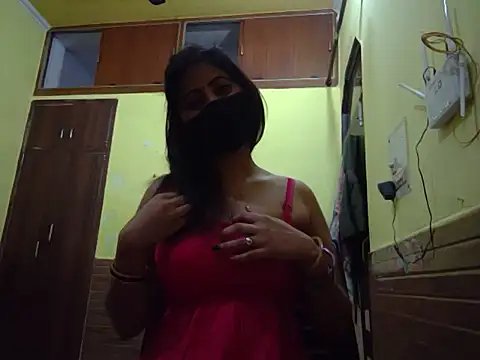 Snapshot of Queen_Couple chatting on 02/20/25, 04:58 Queen Couple online show from 02/20/25, 04:58