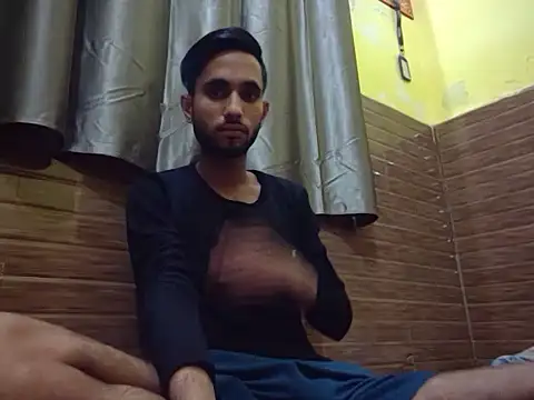 Snapshot of Queen_Couple chatting on 03/01/25, 04:22 Queen Couple online show from 03/01/25, 04:22