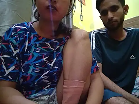 Snapshot of Queen_Couple chatting on 03/03/25, 04:58 Queen Couple online show from 03/03/25, 04:58