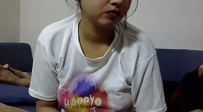 Snapshot of Queen_Couple chatting on 03/06/25, 11:58 Queen Couple online show from 03/06/25, 11:58