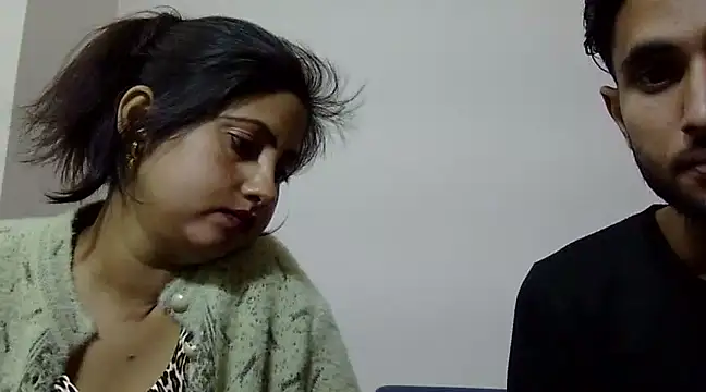 Snapshot of Queen_Couple chatting on 03/01/25, 06:35 Queen Couple online show from 03/01/25, 06:35