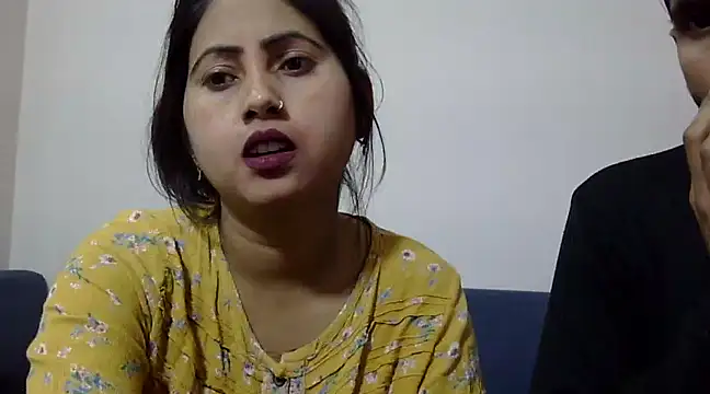 Snapshot of Queen_Couple chatting on 03/08/25, 05:59 Queen Couple online show from 03/08/25, 05:59