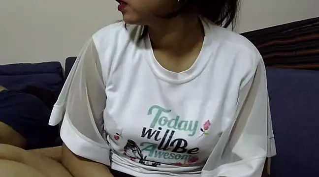 Snapshot of Queen_Couple chatting on 03/04/25, 10:24 Queen Couple online show from 03/04/25, 10:24