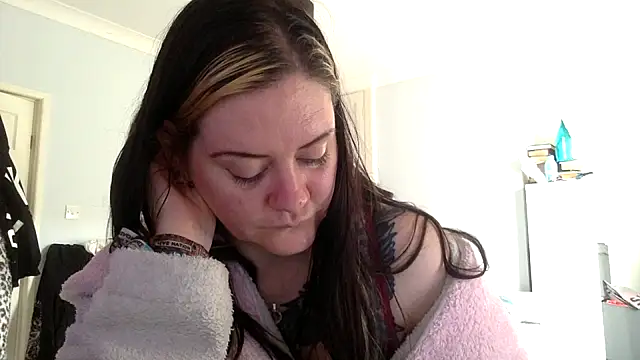 Snapshot of AureliaXOX chatting on 02/14/25, 02:12 AureliaXOX online show from 02/14/25, 02:12