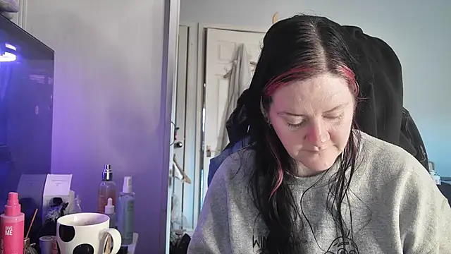 AureliaXOX online show from 12/02/25, 12:40