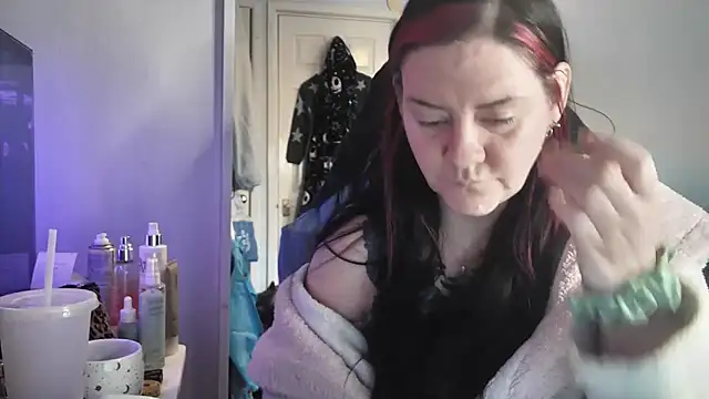 AureliaXOX online show from 12/14/25, 11:49