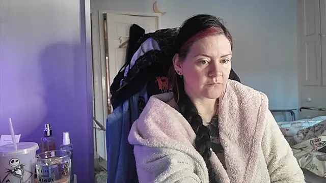 AureliaXOX online show from 12/04/25, 09:08