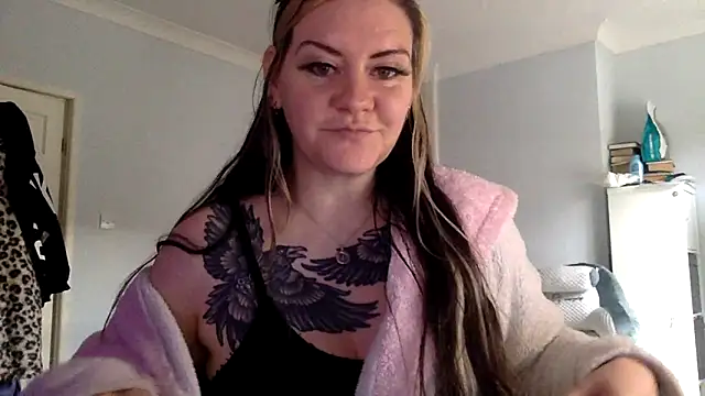 Snapshot of AureliaXOX chatting on 02/16/25, 02:21 AureliaXOX online show from 02/16/25, 02:21