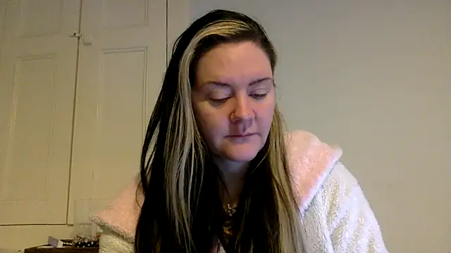 Snapshot of AureliaXOX chatting on 02/12/25, 09:20 AureliaXOX online show from 02/12/25, 09:20