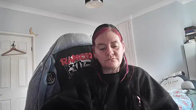 AureliaXOX online show from 10/28/25, 01:54