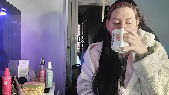 AureliaXOX online show from 11/17/25, 09:02