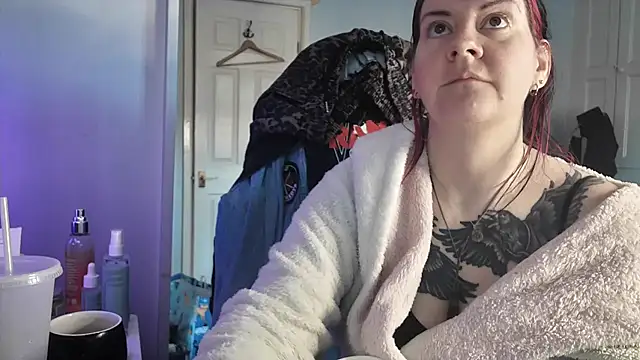 AureliaXOX online show from 11/26/25, 09:42