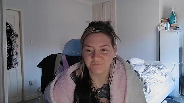 Snapshot of AureliaXOX chatting on 03/02/25, 12:14 AureliaXOX online show from 03/02/25, 12:14