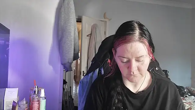 AureliaXOX online show from 11/12/25, 08:40