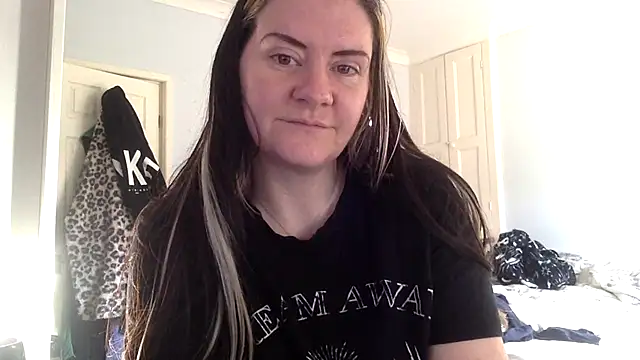 Snapshot of AureliaXOX chatting on 02/06/25, 02:04 AureliaXOX online show from 02/06/25, 02:04