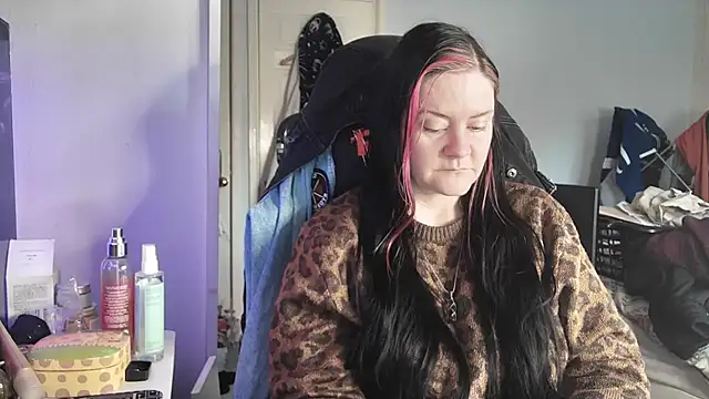 AureliaXOX online show from 11/16/25, 02:11