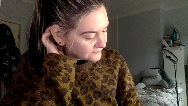 Snapshot of AureliaXOX chatting on 02/11/25, 11:42 AureliaXOX online show from 02/11/25, 11:42