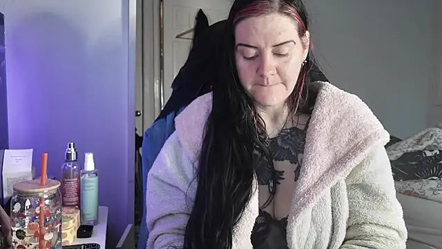 AureliaXOX online show from 11/14/25, 10:08