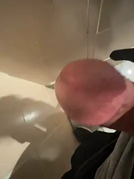 Snapshot of sark0606 chatting on 02/17/26, 04:37 sark0606 online show from 02/17/26, 04:37