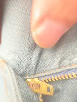 Snapshot of sark0606 chatting on 02/04/25, 11:05 sark0606 online show from 02/04/25, 11:05