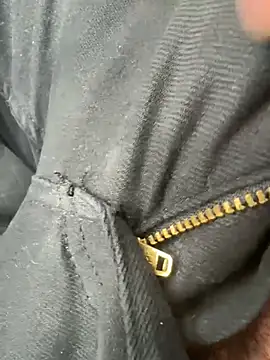 Snapshot of sark0606 chatting on 02/18/25, 11:11 sark0606 online show from 02/18/25, 11:11