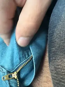 Snapshot of sark0606 chatting on 02/14/25, 02:23 sark0606 online show from 02/14/25, 02:23