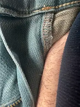 Snapshot of sark0606 chatting on 02/11/25, 12:36 sark0606 online show from 02/11/25, 12:36