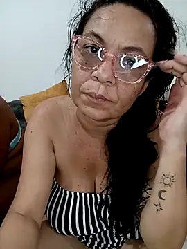 Snapshot of thefuckingowneroftits chatting on 10/27/25, 11:44 thefuckingowneroftits online show from 10/27/25, 11:44