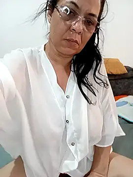 Snapshot of thefuckingowneroftits chatting on 11/15/25, 01:26 thefuckingowneroftits online show from 11/15/25, 01:26