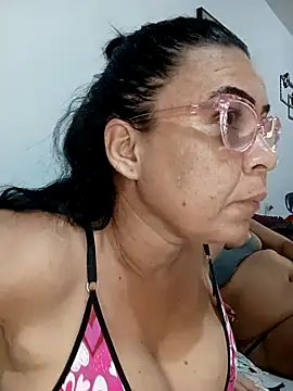 Snapshot of thefuckingowneroftits chatting on 11/04/25, 09:13 thefuckingowneroftits online show from 11/04/25, 09:13