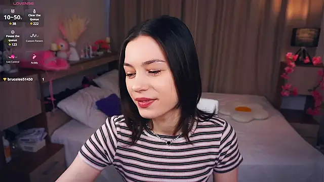 Snapshot of EleneBrach chatting on 03/17/25, 05:56 EleneBrach online show from 03/17/25, 05:56