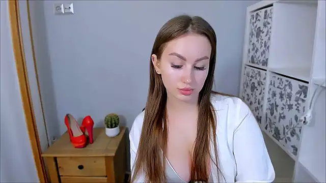 DonnaCam online show from 10/27/25, 05:03