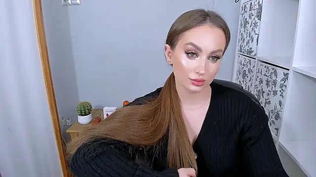 DonnaCam online show from 12/19/25, 04:31