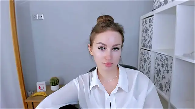 DonnaCam online show from 11/12/25, 04:33