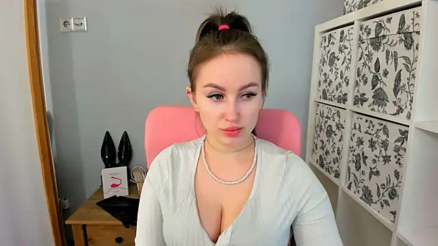 DonnaCam online show from 04/13/26, 08:46