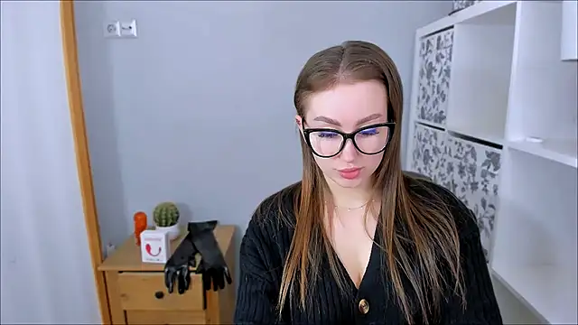 DonnaCam online show from 11/28/25, 04:40