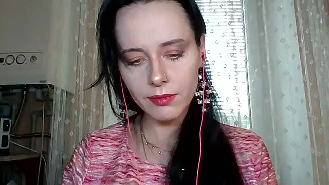 Snapshot of LuminousLady chatting on 09/19/25, 02:32 LuminousLady online show from 09/19/25, 02:32
