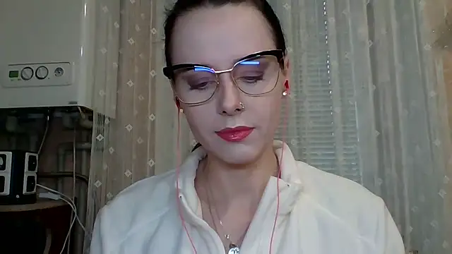 Snapshot of LuminousLady chatting on 10/05/25, 01:24 LuminousLady online show from 10/05/25, 01:24