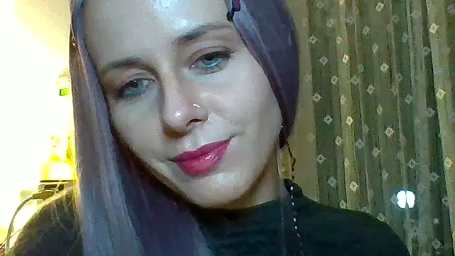 Snapshot of LuminousLady chatting on 03/11/25, 12:33 LuminousLady online show from 03/11/25, 12:33